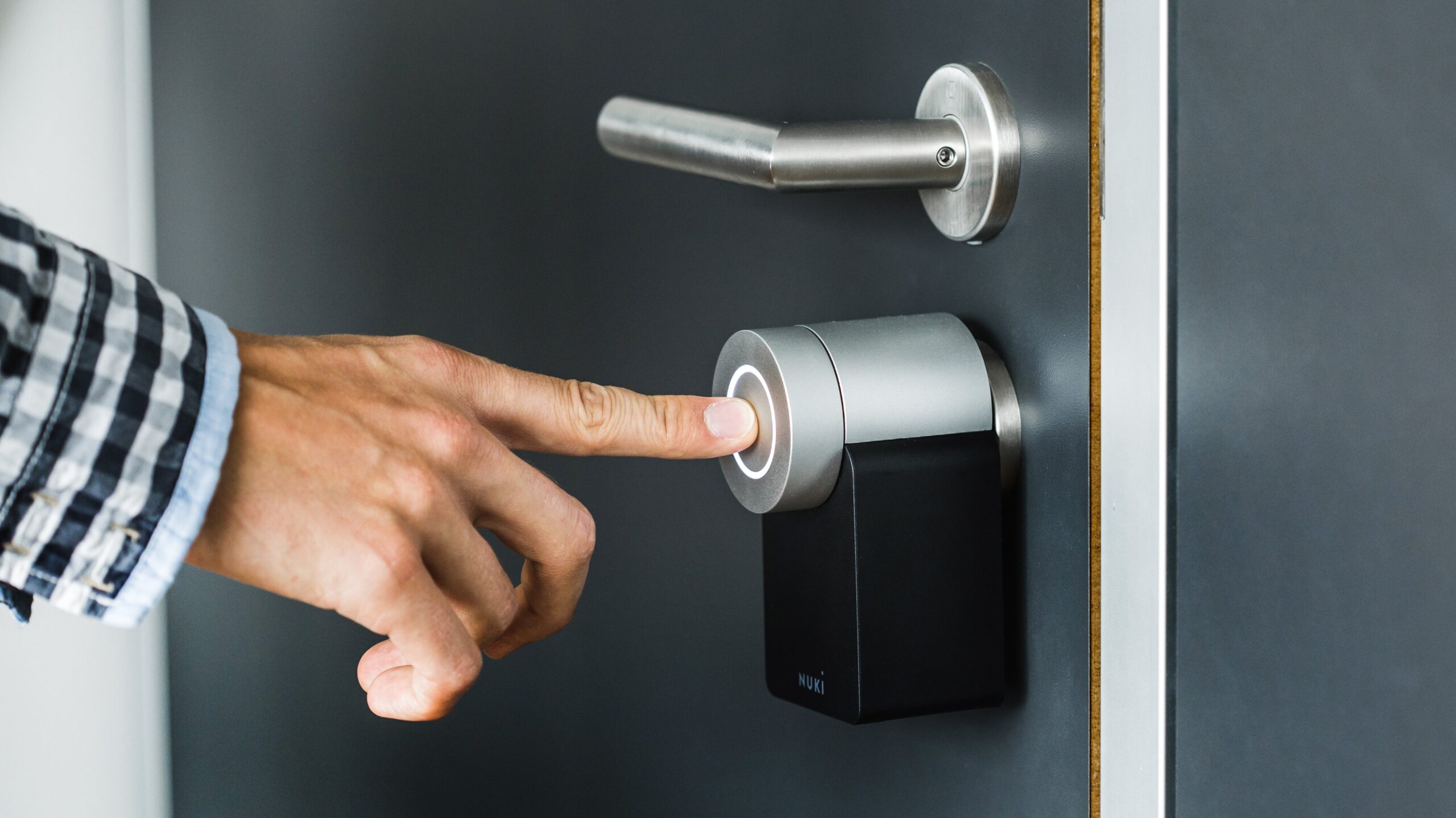 Zizou Services - Experts en Dépannage et Services à Domicile Sécuriser son logement avec une porte blindée à Angoulême